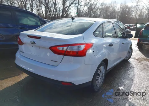 2013 Ford Focus S из США, поврежденный, VIN 1FADP3E21DL383921